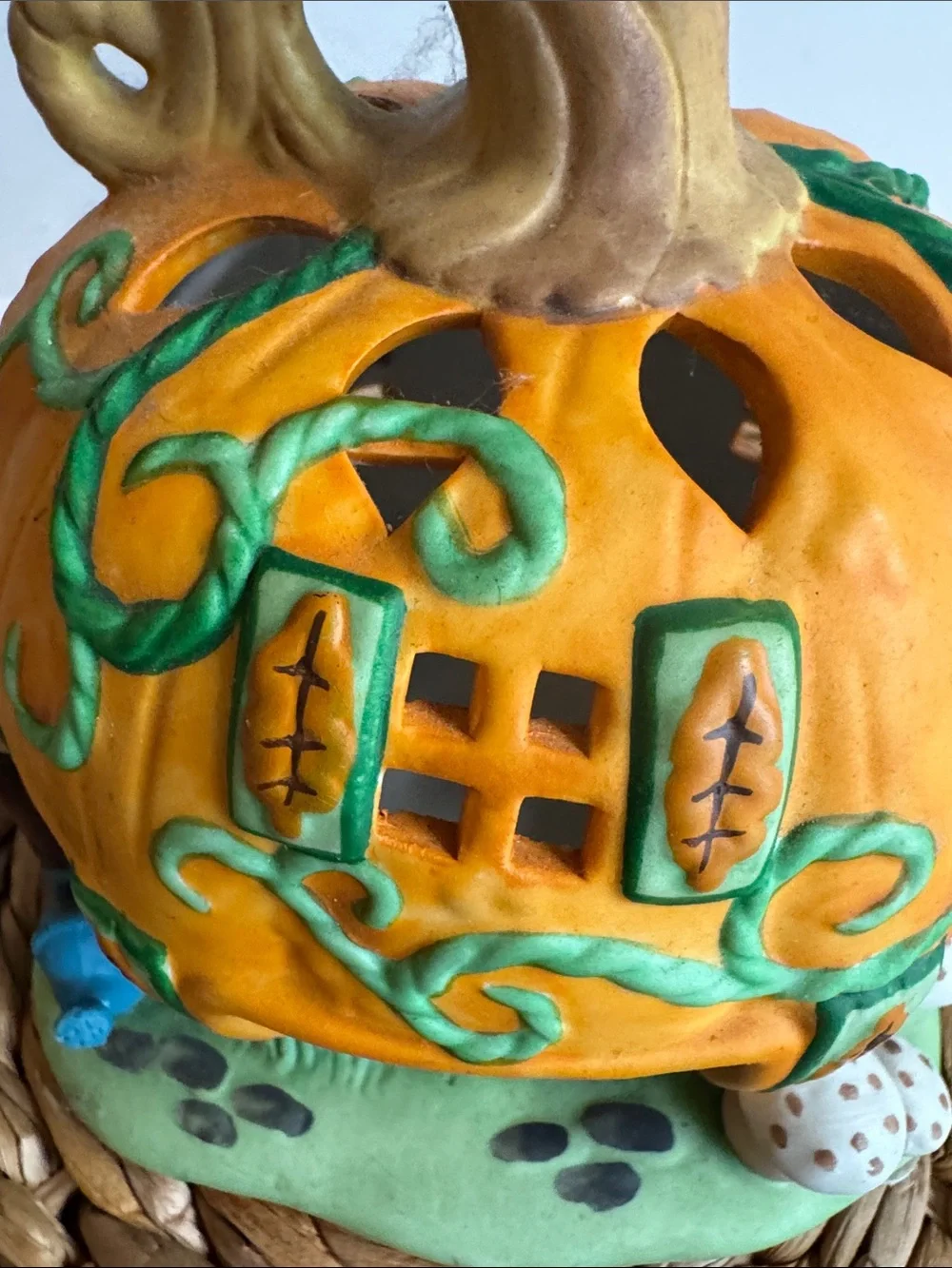 Vintage PartyLite Hand-Painted Ceramic Pumpkin Patch tea light.Orange + Green.